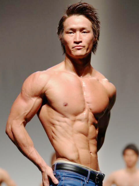 トレーナー・Yoshi Kikutani